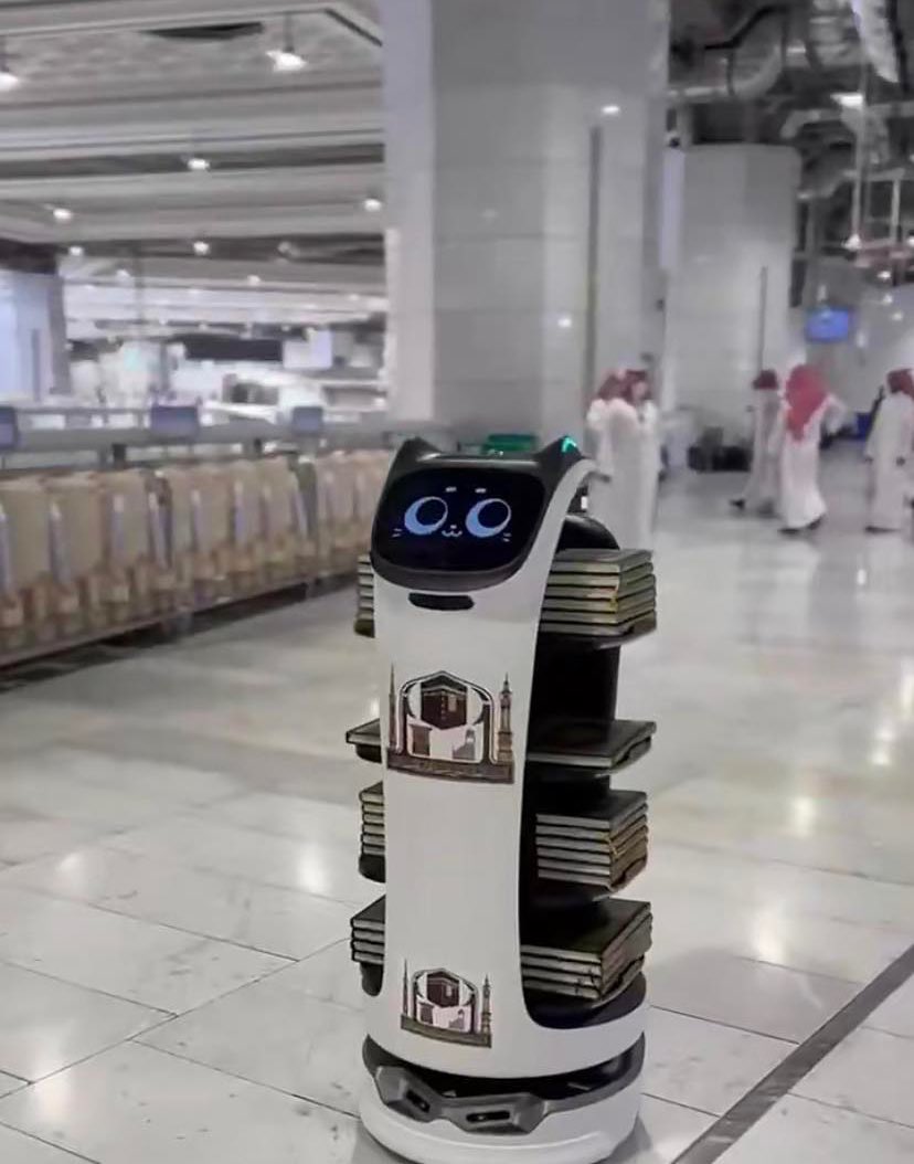 Robots Are Now Distributing the Quran in&nbsp;Makkah