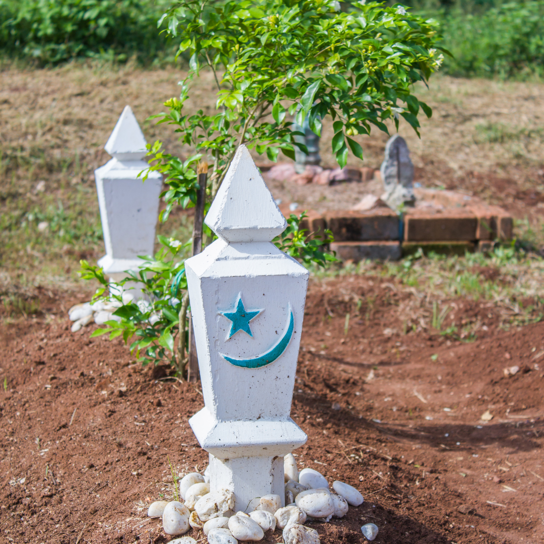 Awas, Kubur Menunggu