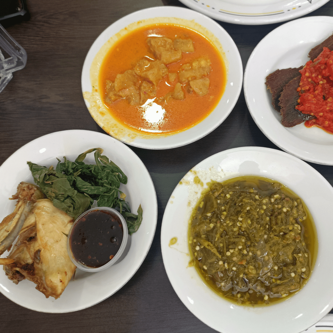 Menikmati Masakan Padang di&nbsp;Sederhana